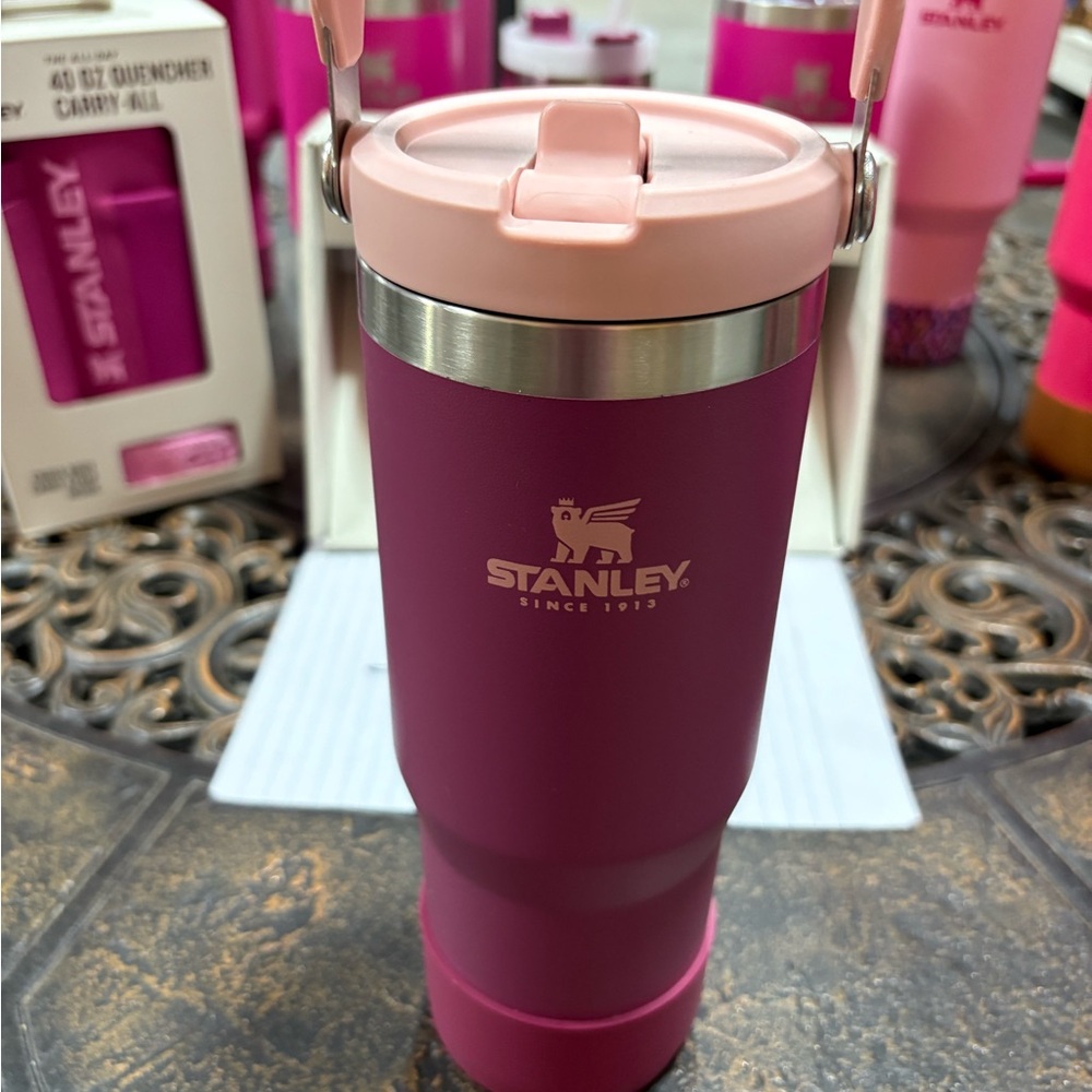 Stanley ice flow in raspberry color , never used in a display shelf. No blemish.